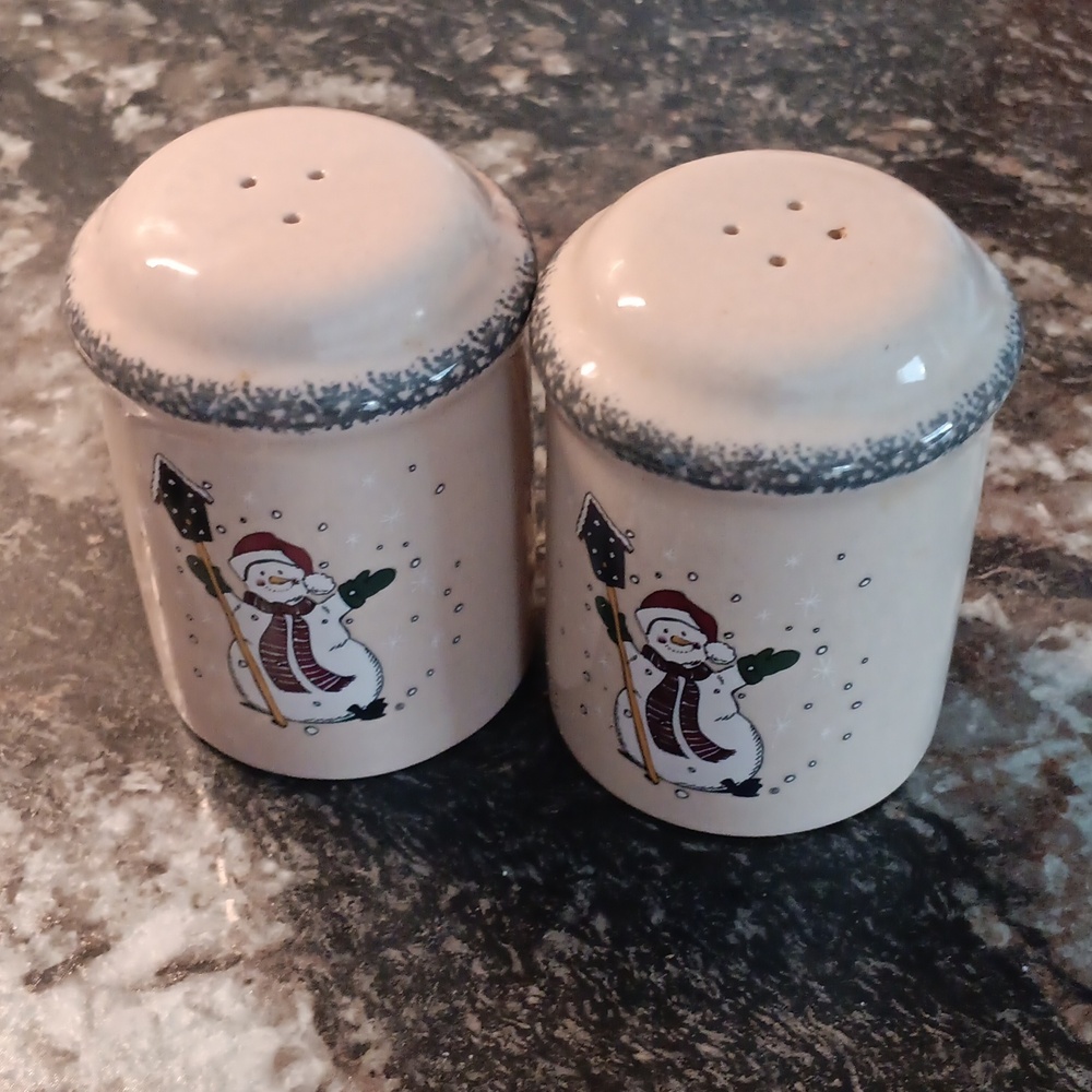 Snowman salt & pepper shakers